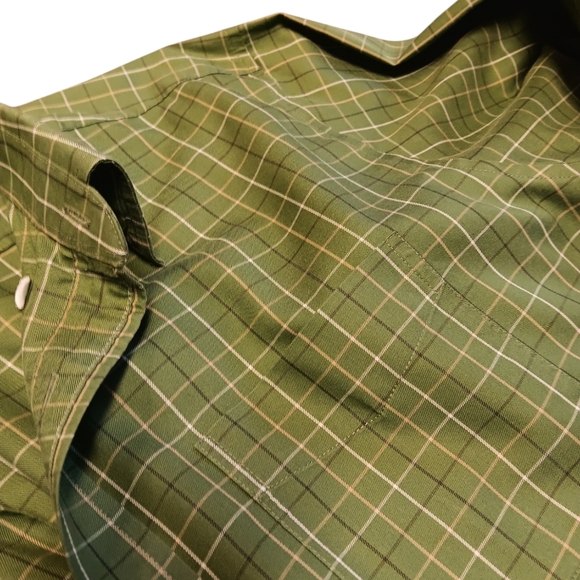 L.L. BEAN MEN'S SIZE XL TRADITIONAL FIT LONG SLEEVE GREEN PLAID DRESS SHIRT. - Picture 3 of 6